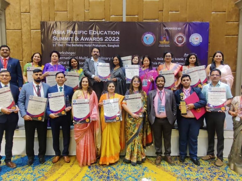 Chairperson Dr. Shahnaz Ahmed receiving the Asia Pacific Education Summit Award held in Bangkok