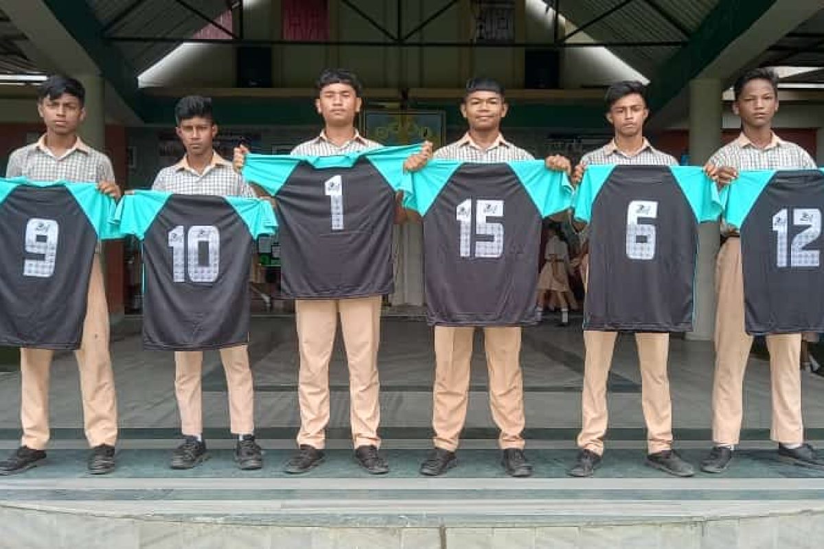 Kabaddi Team for CBSE Games introducing their jersey
